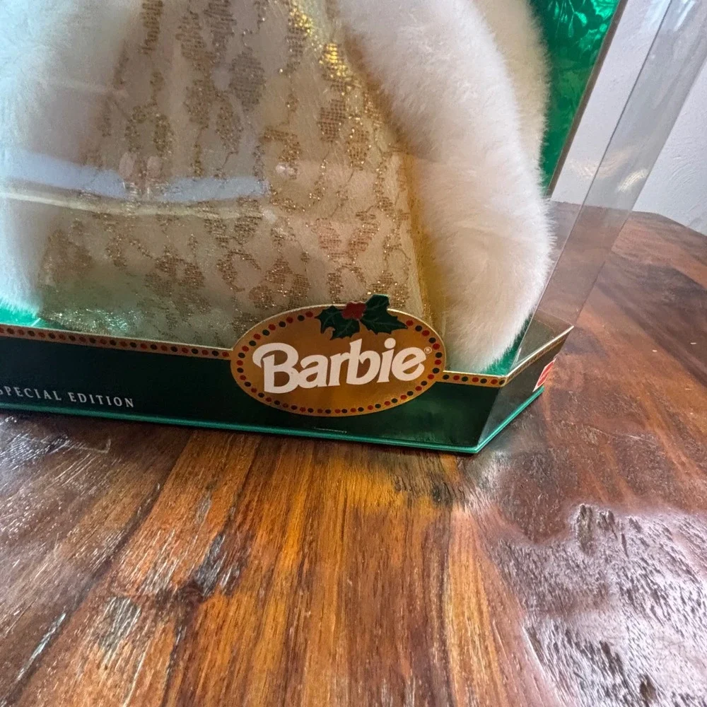 Mattel Happy Holidays Barbie 1994 Special Edition Gold Gown Doll 12155 NIB